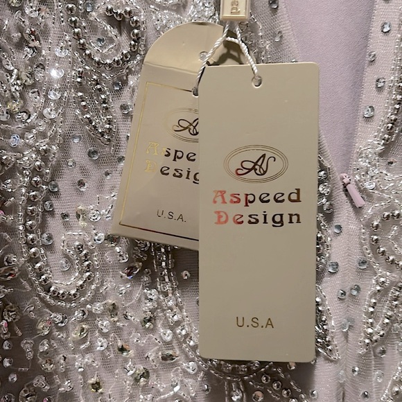 Gorgeous beaded sheath gown, silver, size 4. - Picture 5 of 6